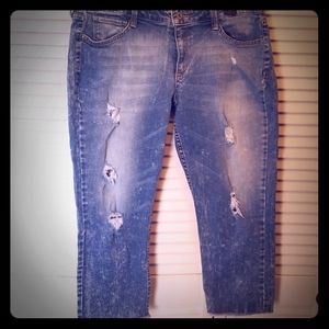 Arizona distressed capris